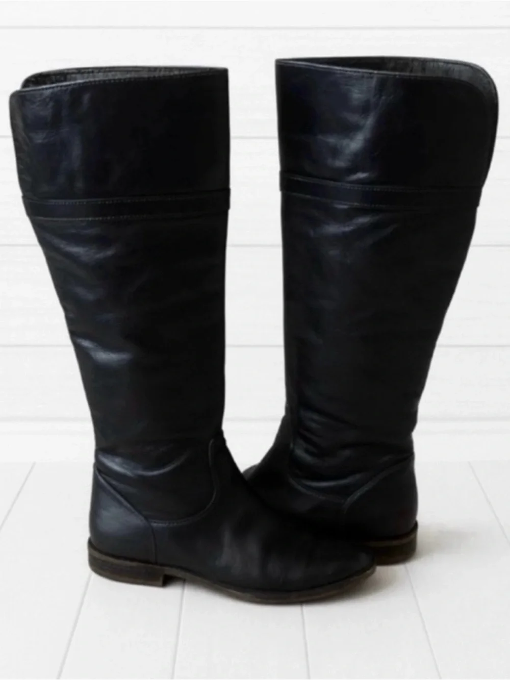 Frye. Black Leather. Double Buckle Straps.
Shirley Boots. Low Heel. Women
5.5 - Picture 4 of 5